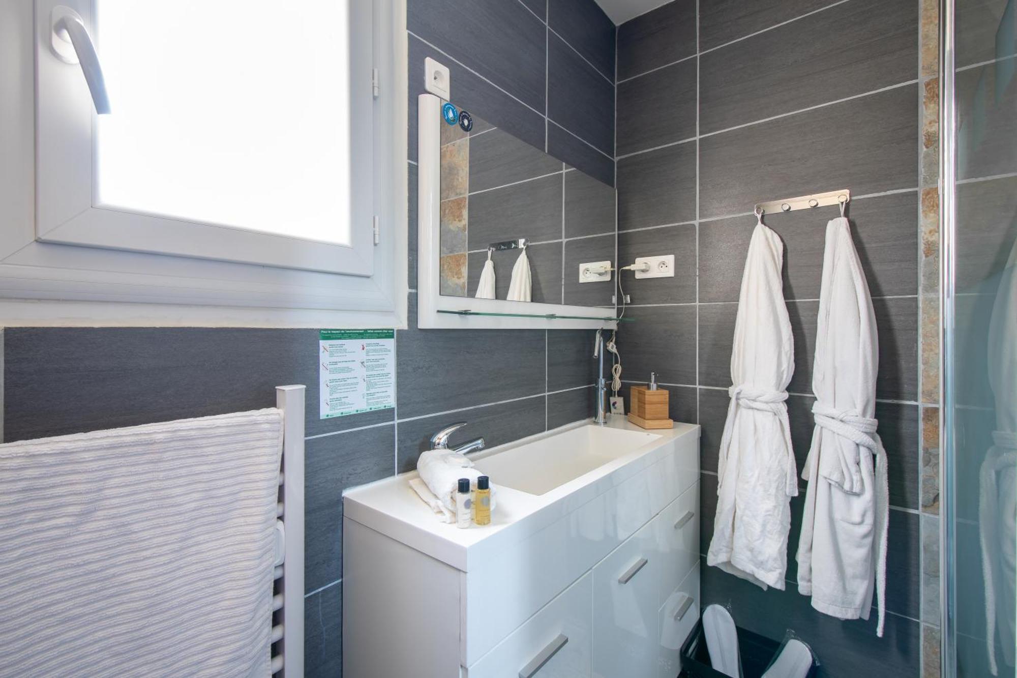 Guesthouse La Costiere - Logements Independants - Espace Piscine Jacuzzi لونيه المظهر الخارجي الصورة
